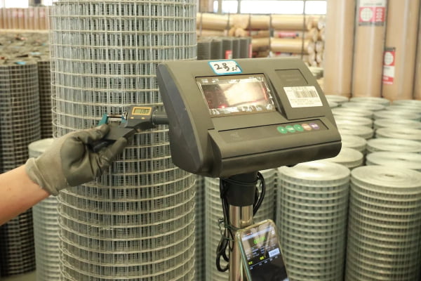 Comparing PVC coated mesh specifications before pricing